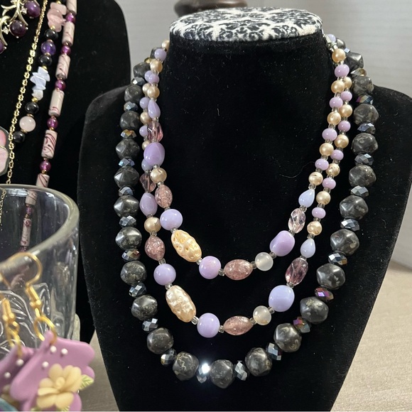 Lot of 16 Vintage Mixed Jewelry Items Purple/Blue/Grey Glass Stones Acrylic Etc - Picture 5 of 17